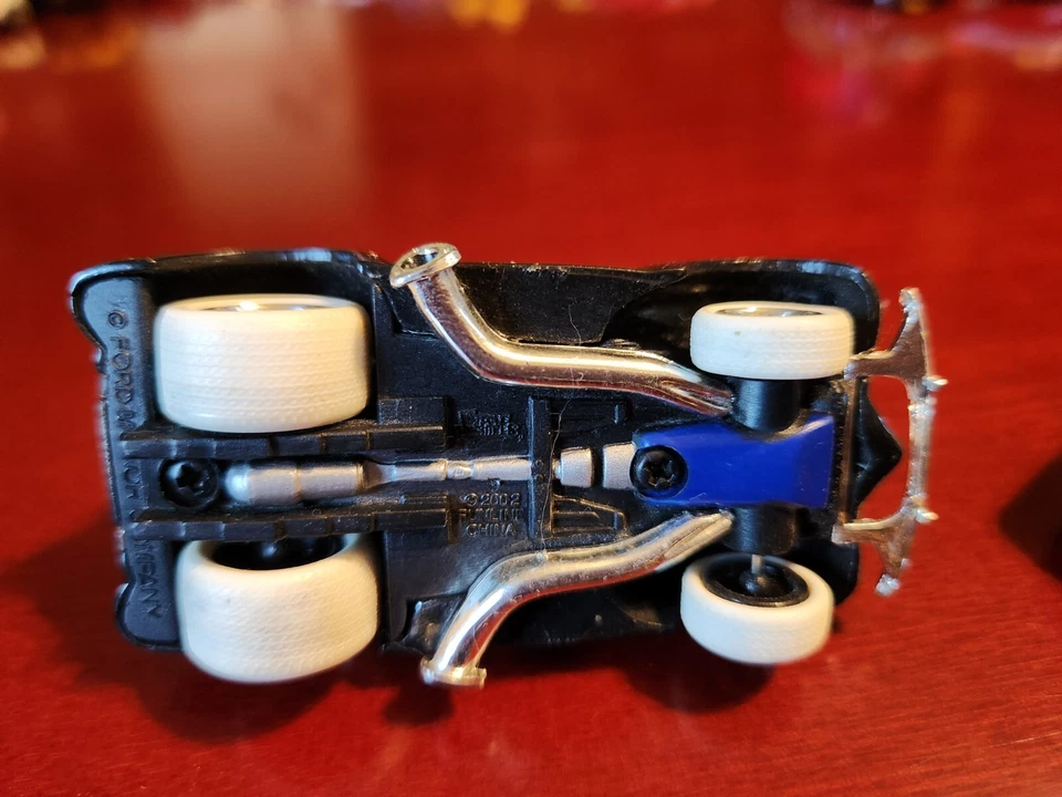 Muscle Machines 1940 Sedan Delivery Chase white Wheels & Truckin' Ford F-150 Lot - Image 2 of 4