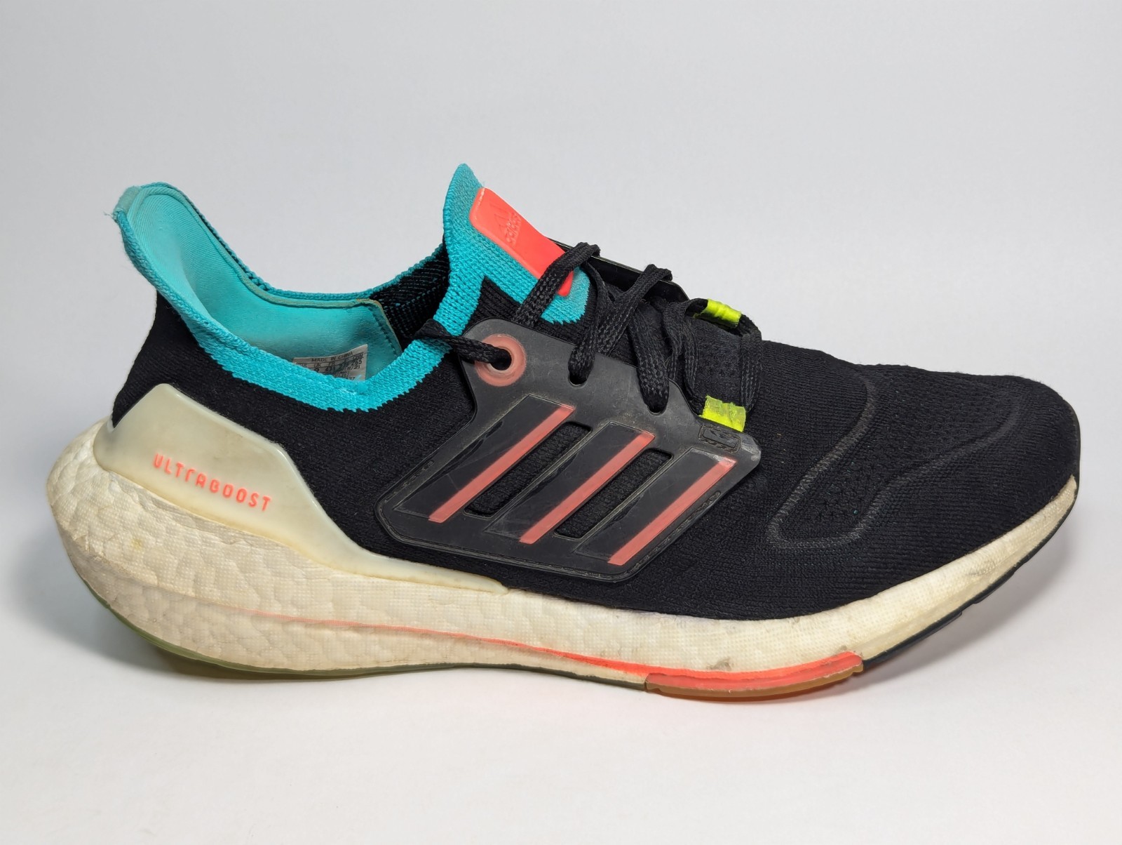 SAOLA Adidas Ultra Boost 22 Scarpe Sneakers GX5497 Uomo Taglia 9.5 Nero Turbo Come Nuove