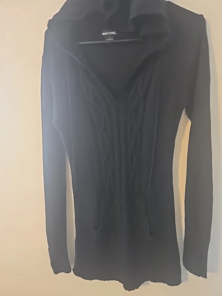 Cubierta/capucha Wet Seal negra grande para mujer Foto 3 de 4