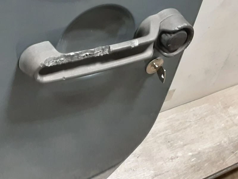 Jeep JK Wrangler OEM Driver Front Door Power PDS Anvil 2011-2013 107990 - Image 4 of 4