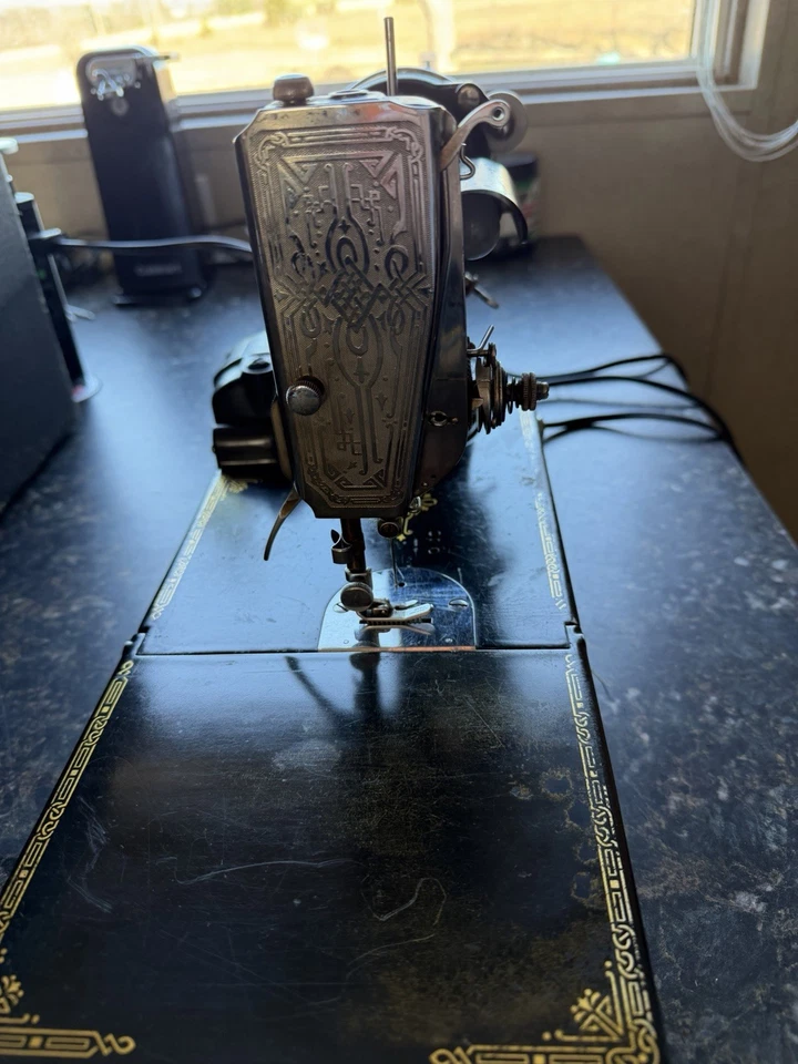 Singer Featherweight modelo 221 conocido como The School Bell Foto 3 de 4