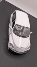 2000 Chrysler PT Cruiser White Diecast Model Scale 1:24 Doors & Hatch Open Diaml