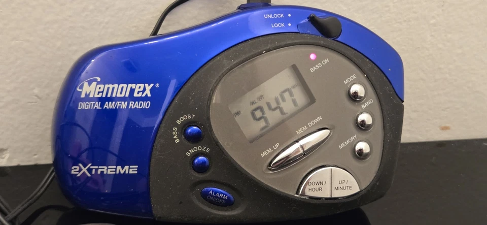 Walkman Radio AM/FM Portátil Memorex PROBADO Y FUNCIONA/auriculares no incluidos Foto 3 de 4