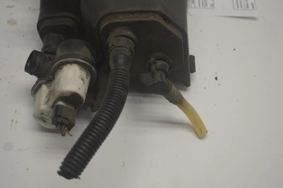 BMW M5 2006-2010 5,0 L evaporador de emisiones de combustible bote de vapor de carbón OEM Foto 3 de 4