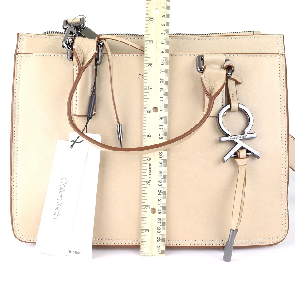 Cartera/bolso de mano de cuero gamuza Calvin Klein Brynn $298, tostado/marrón Foto 2 de 4