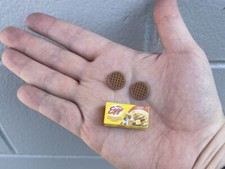 Caja de gofres Eggo miniatura y 2 gofres para figura de acción/casa de muñecas escala mini