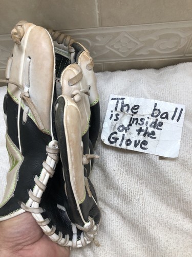Easton Girls Fully Broken In Game Ready 12.5” Softball Glove Right Throw - Picture 4 of 19
