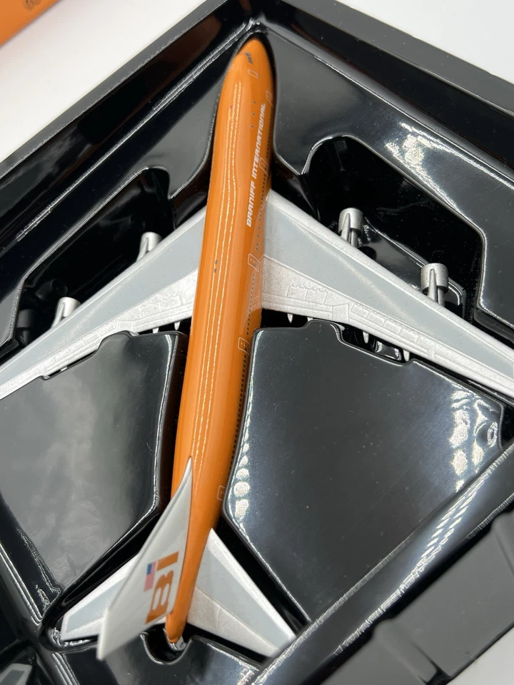 Your Craftsman BigBird 400 Braniff Boeing 747-100 N601BN HC-011 1:400 Diecast LE - Image 3 of 4