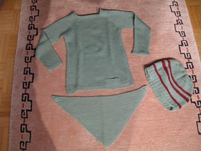 Kinderpullover handgestrickt hellgrün Babywolle + Mütze + Dreieckschal