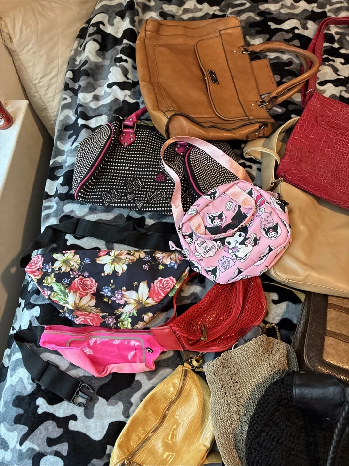 Handbag Purse Wallet Lot of Faux Vegan Leather Mix Crossbody Wholesale Lot - Image 2 of 4