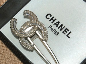 chanel hair barrette pearls toned crystals faux france cc clip silver