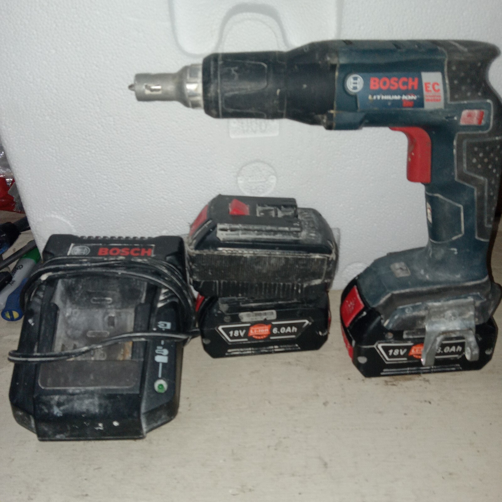 BOSCH 18V Brushless Drywall Screw Gun Kit with 3 Batteries and Charger SGH182-03 RT-image