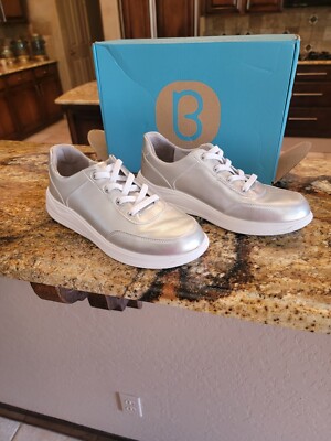 NWOB! BZEES TIMES SQUARE WASHABLE METALLIC LACE-UP