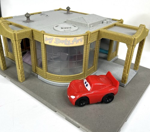 Disney Pixar Cars Luigi's Casa Della Tires Playset & Flo’s V8 Cafe TESTED - Picture 3 of 10