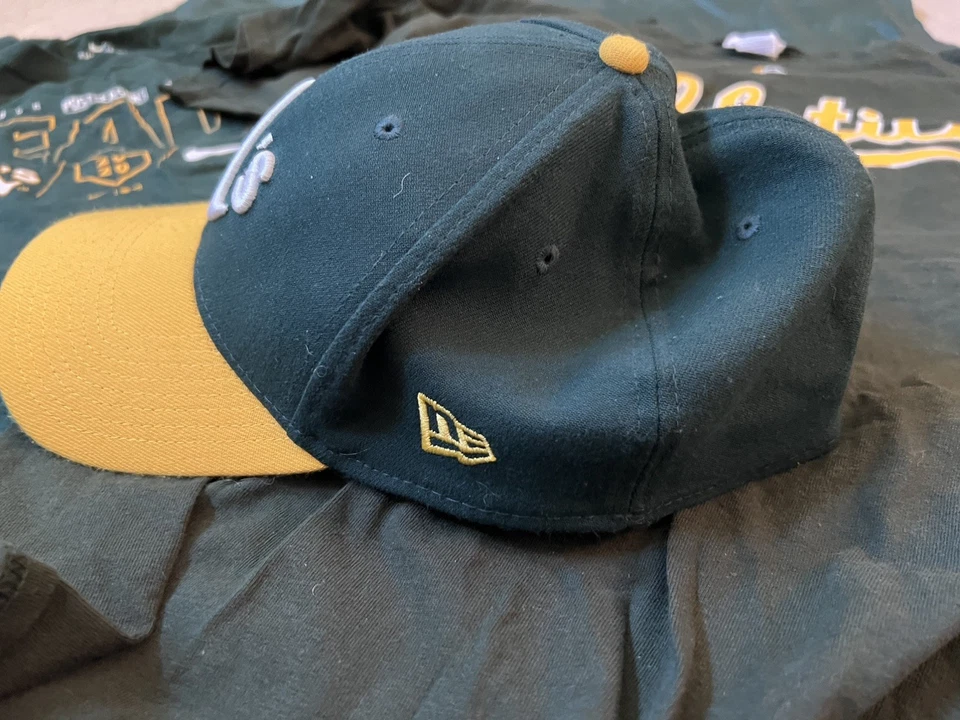 VINTAGE MLB OAKLAND ATHLETICS A'S STRETCH FIT L/XL HAT CAP, 2 Shirts and Flag - Image 2 of 4