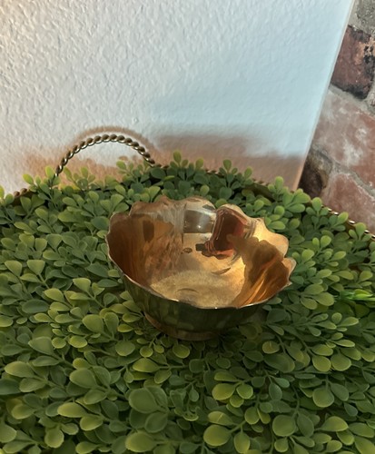 Vintage BeautifulBrass Lotus Bowl 5.25 inch x 2.75 inch  - Picture 4 of 10