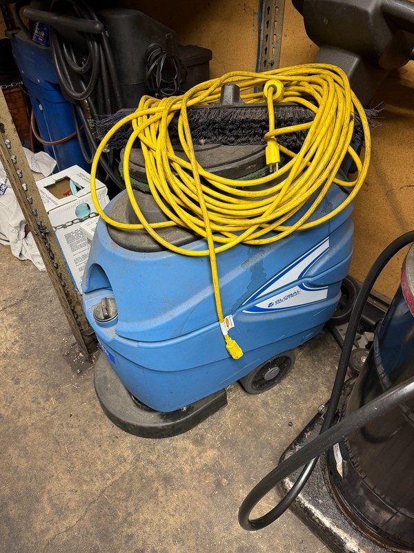 Global Industrial 17" Floor Polisher