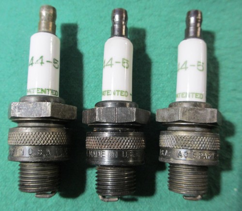 5 Used & 12 NOS AC 1952-1959 Spark Plugs 43, 43-5, 44, 44-5, 48 17 Total + boxes - Picture 6 of 13