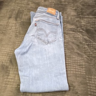 Levi's 711 Women's Skinny Jeans Mid Rise Light Wash Blue Denim Size 26