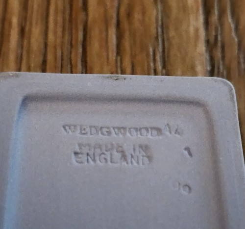 BLUE & WHITE WEDGWOOD MID CENTURY DESK TOP STAMP BOX - MINT COND - Picture 15 of 15