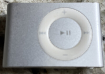 Apple 1GB iPod Shuffle 2nd Generation SILVER MP3 Player - USED
