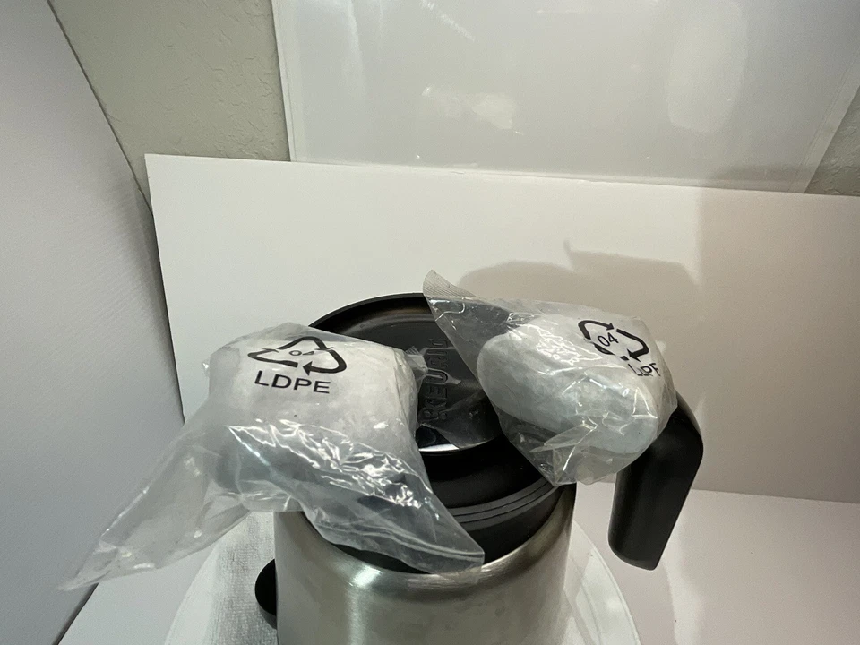 Cafetera Keurig - plateada/negra Foto 3 de 4