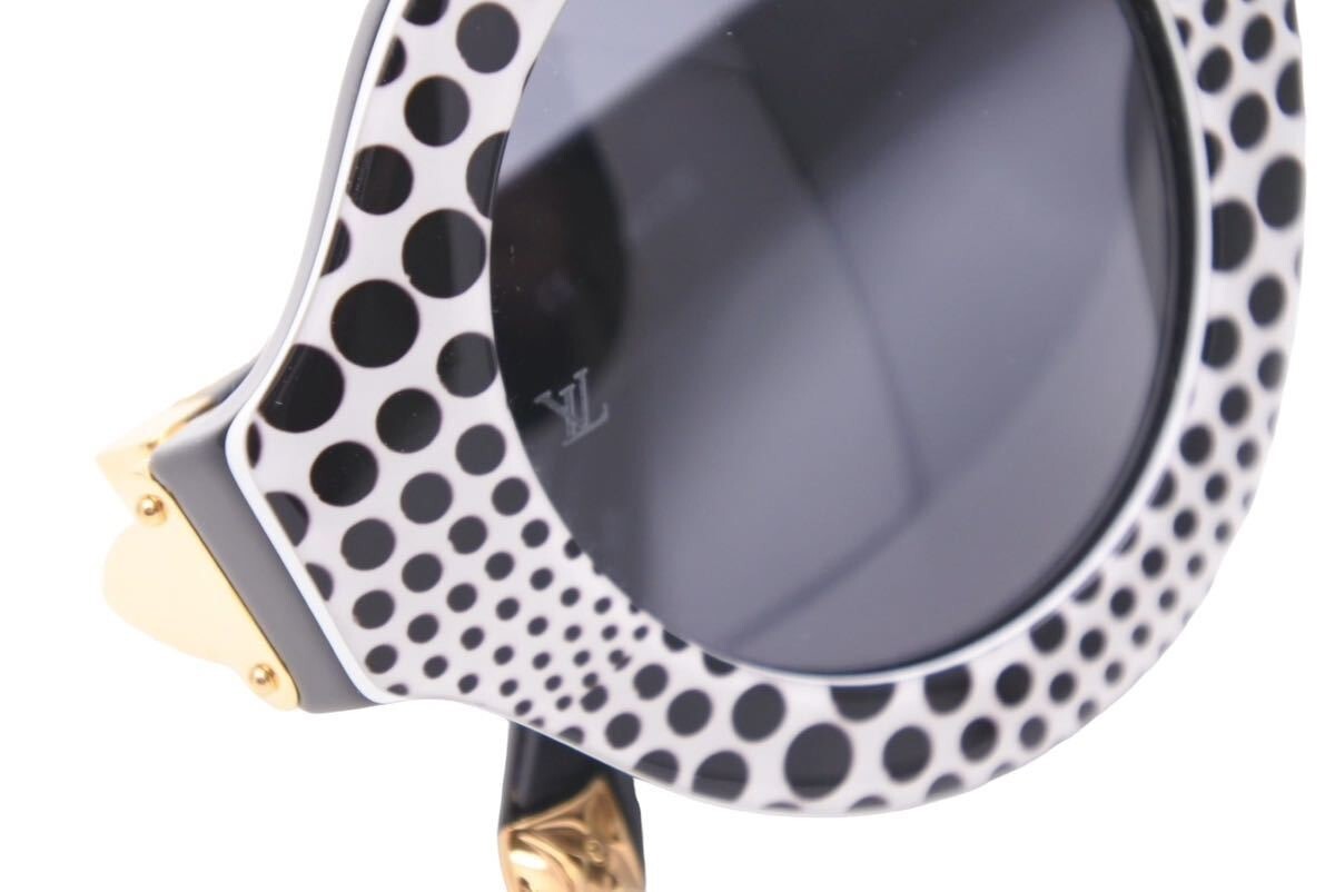 LOUIS VUITTON x Yayoi Kusama Sunglasses Z0480W Dot frame Black