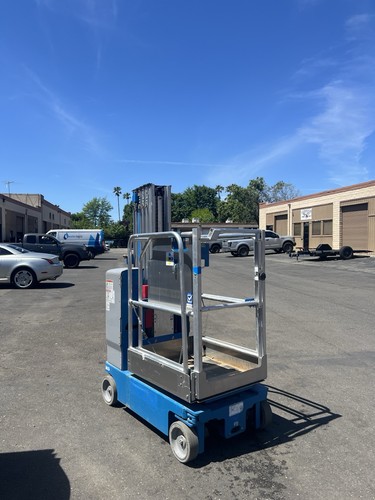 2019 Scissor lift 19’ genie gr20