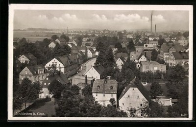 Ansichtskarte Neukirchen b. Chtz., Ortsansicht mit Fabrikschornsteinen 1934 