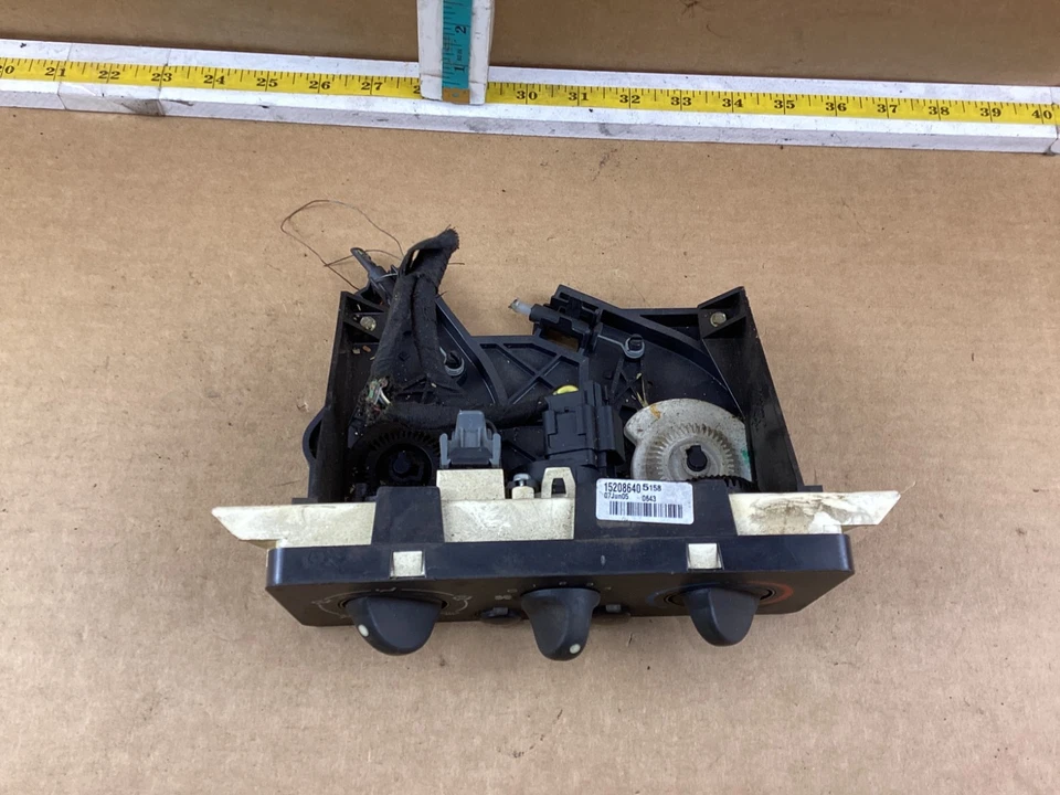 2006-2007 Saturn Ion AC Heater Temperature Climate Control Unit 15208640 - Image 2 of 4