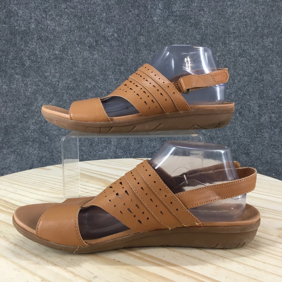 Sandalias Baretraps para mujer 11M Jules Slingack planas marrón imitación cuero punta abierta Foto 2 de 4