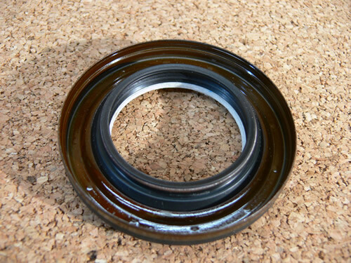 GENUINE LAND ROVER REAR DIFFERENTIAL OIL SEAL RANGE ROVER 2003 - 2005 TBX000100 - Picture 3 of 5