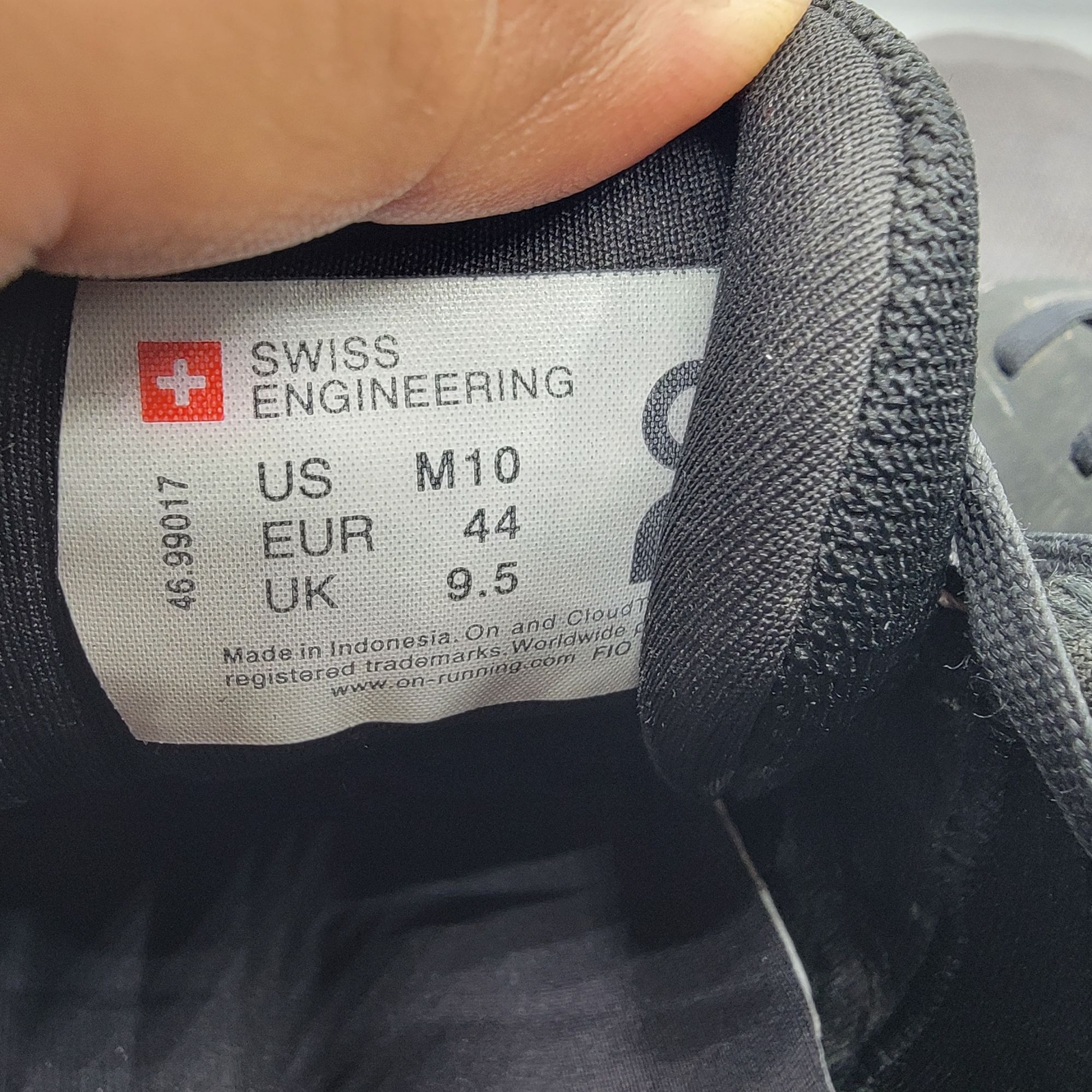 On Cloud Cloudrunner Mens 10 Black Eclipse Frost … - image 9