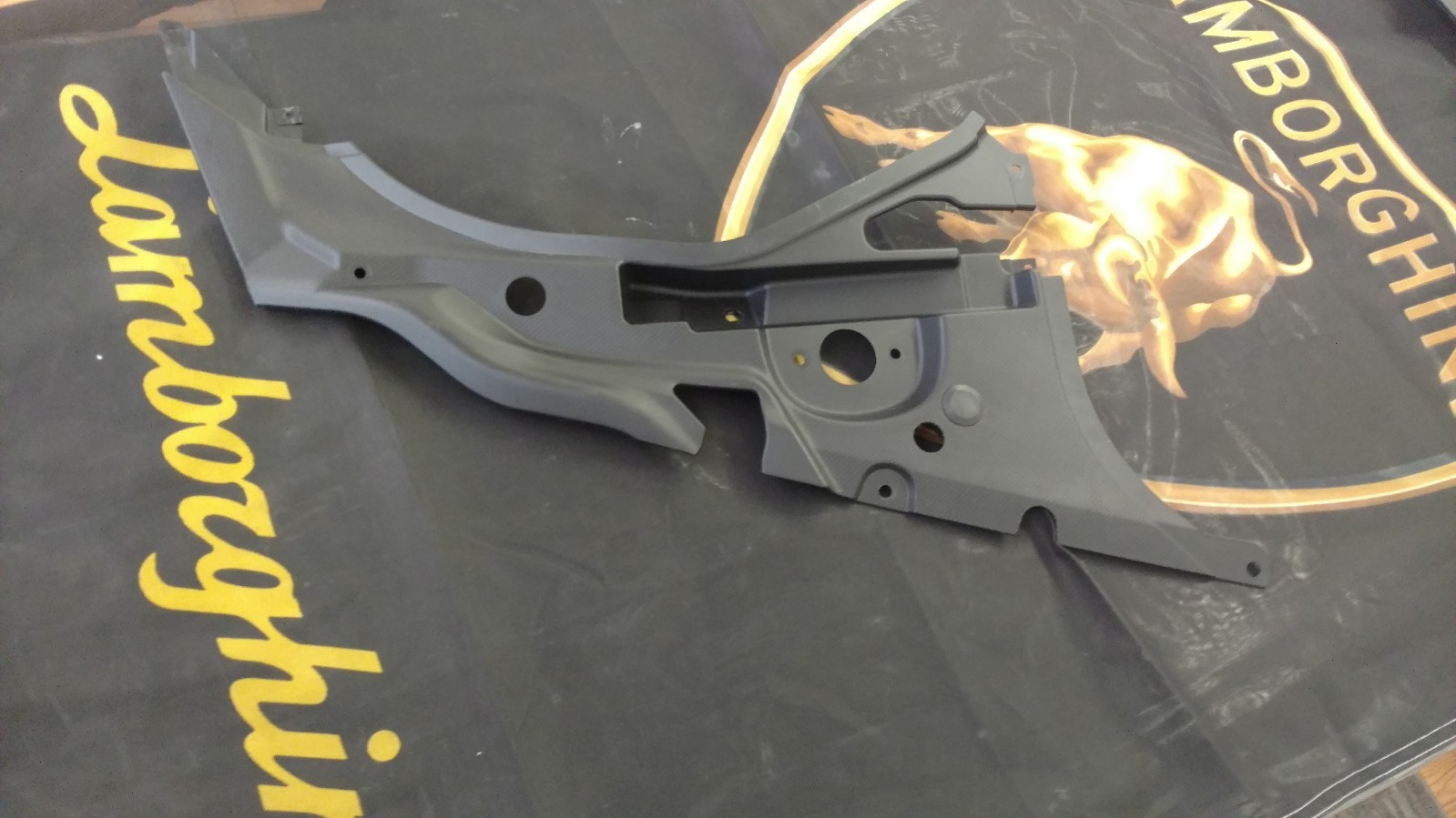 LAMBORGHINI AVENTADOR DRIVER SIDE FRONT TRUNK INNER COVER OEM 470857109C