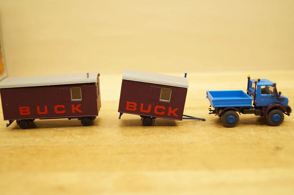 HO 1:87 Kibri 10772 MB Unimog Con 2 Vagoni Da Costruzione Modello Pronto Con OVP - Immagine 3 di 4