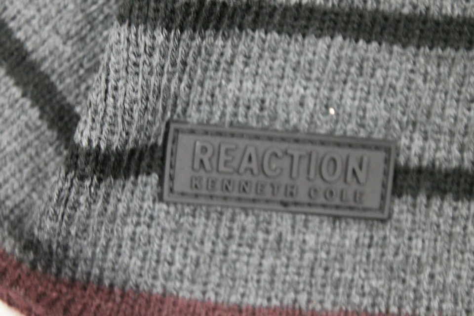 Cachecol masculino Reaction Kenneth Cole logotipo listrado cinza tamanho 64”x10” - Imagem 2 de 4