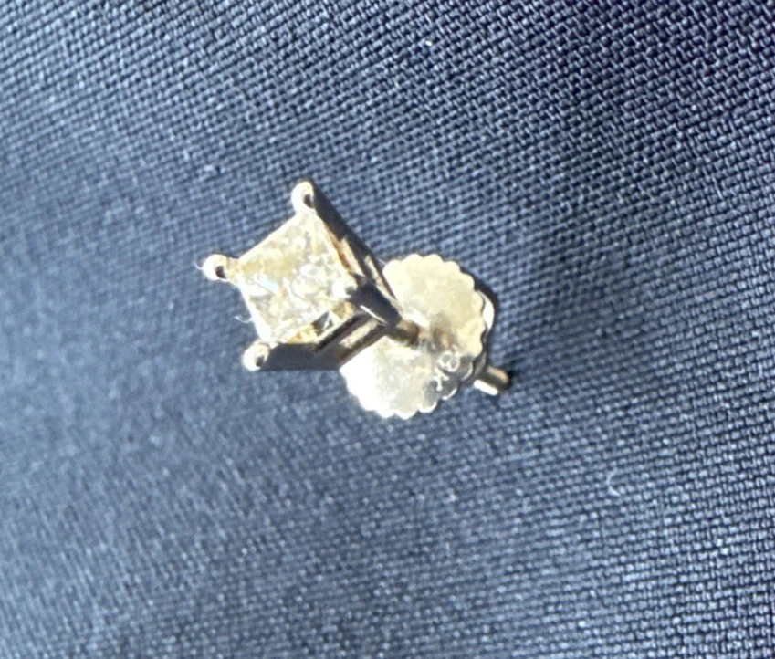 Pendiente solitario GSI 0,15 CT quilates corte cuadrado diamante natural 18 WG atornillado Foto 3 de 4