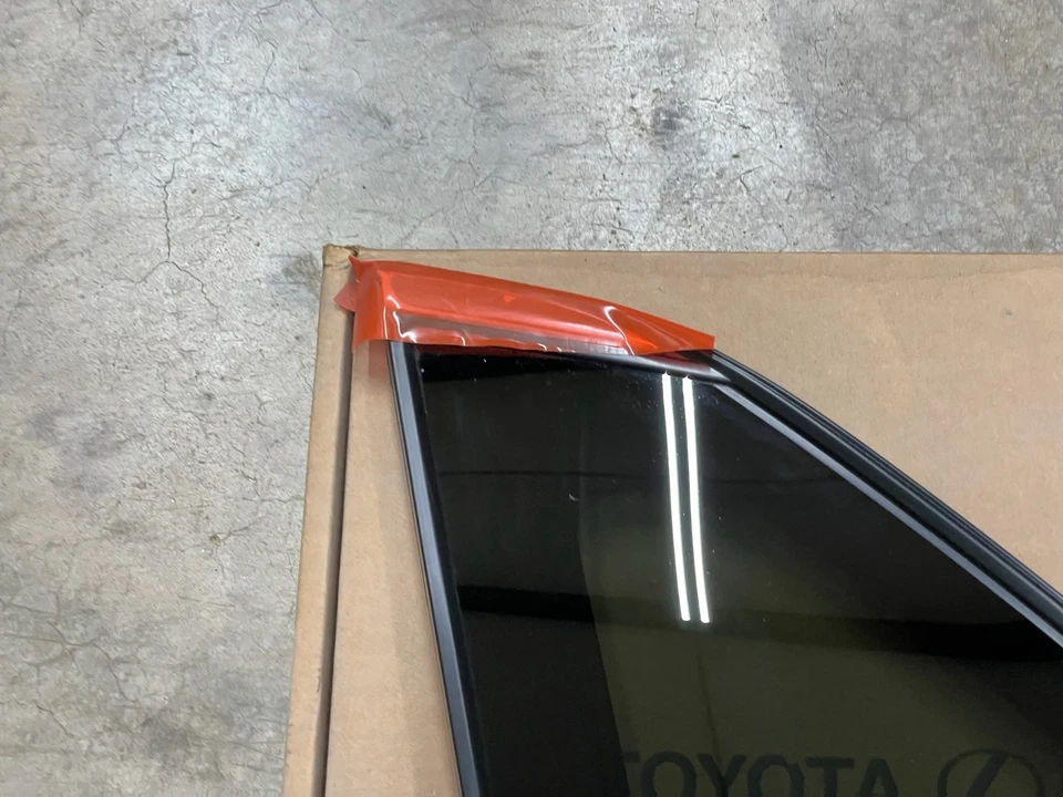 Toyota RAV4 2019-2025 lado del conductor cuarto trasero ventana de vidrio izquierda OEM 62720-0R090 Foto 2 de 4