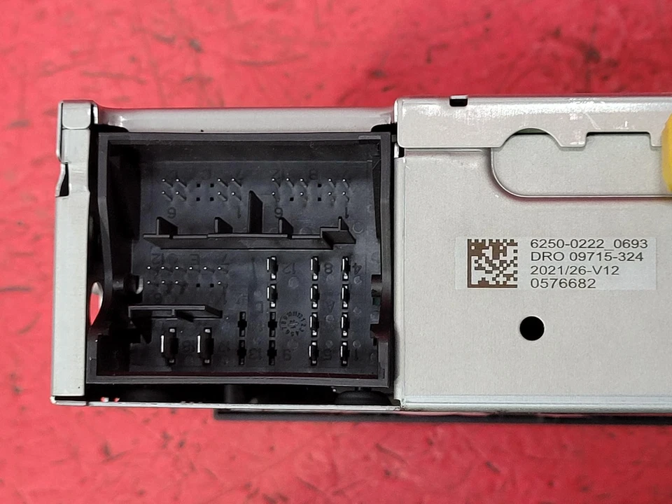 VOLKSWAGEN TIGUAN SAT NAV UNIT 2021 3G5035820F - Image 3 of 4