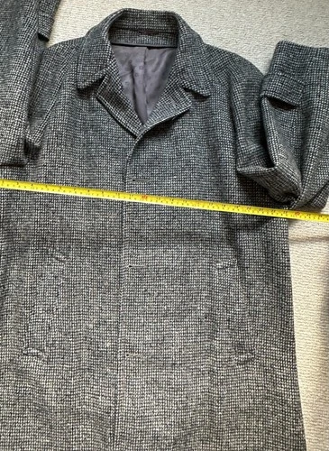Vintage Men's Harris Tweed Overcoat. L/XL image 16