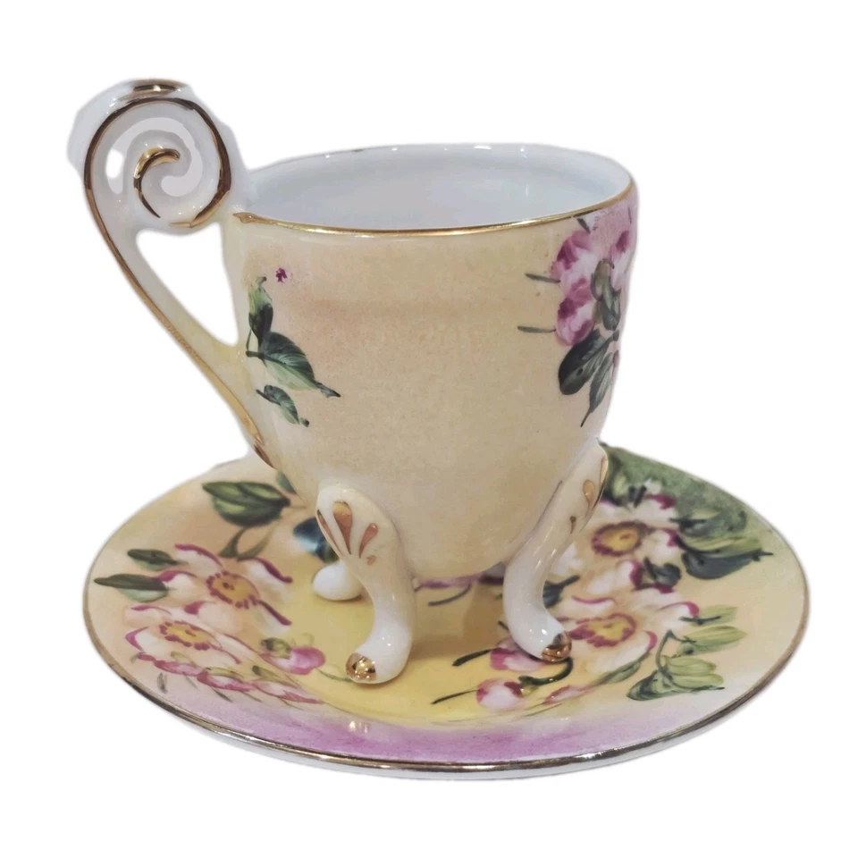 Hermosa taza y platillo Demitasse floral rosa pintado a mano 4 patas mango ornamentado Foto 2 de 4