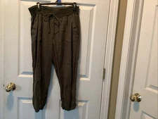 New without tags Rewash Womens Crop Jogger Pants Olive Green Pockets Size L