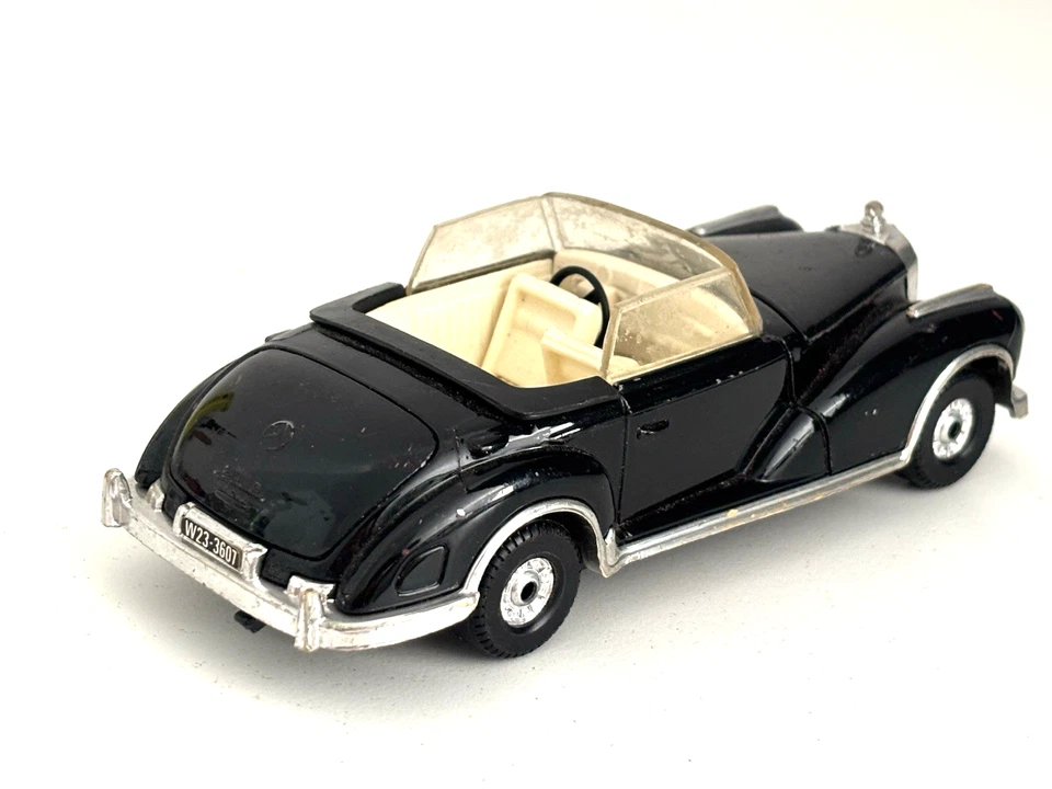 Coche modelo diecast vintage Corgi Mercedes-Benz 300S 1,36 negro fundido a presión A7 Foto 2 de 4