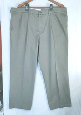 Dockers Mens Pants 42x30 Khaki Classic Fit EXCELLENT Condition