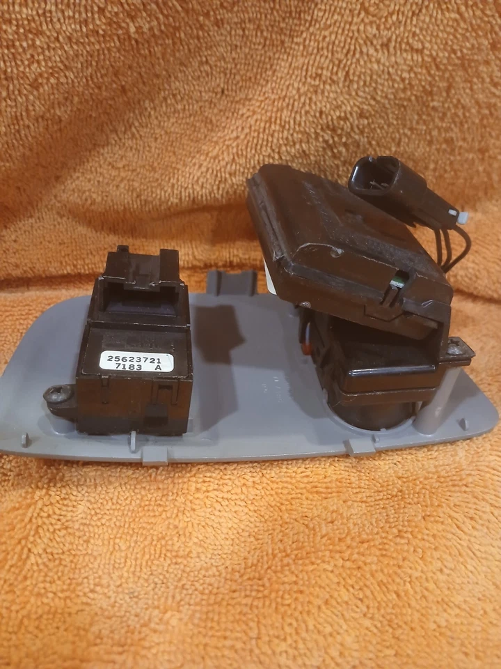 Interruptor superior Buick Park Avenue 1997-2005 OEM/puerta de garaje/techo corredizo Foto 3 de 4