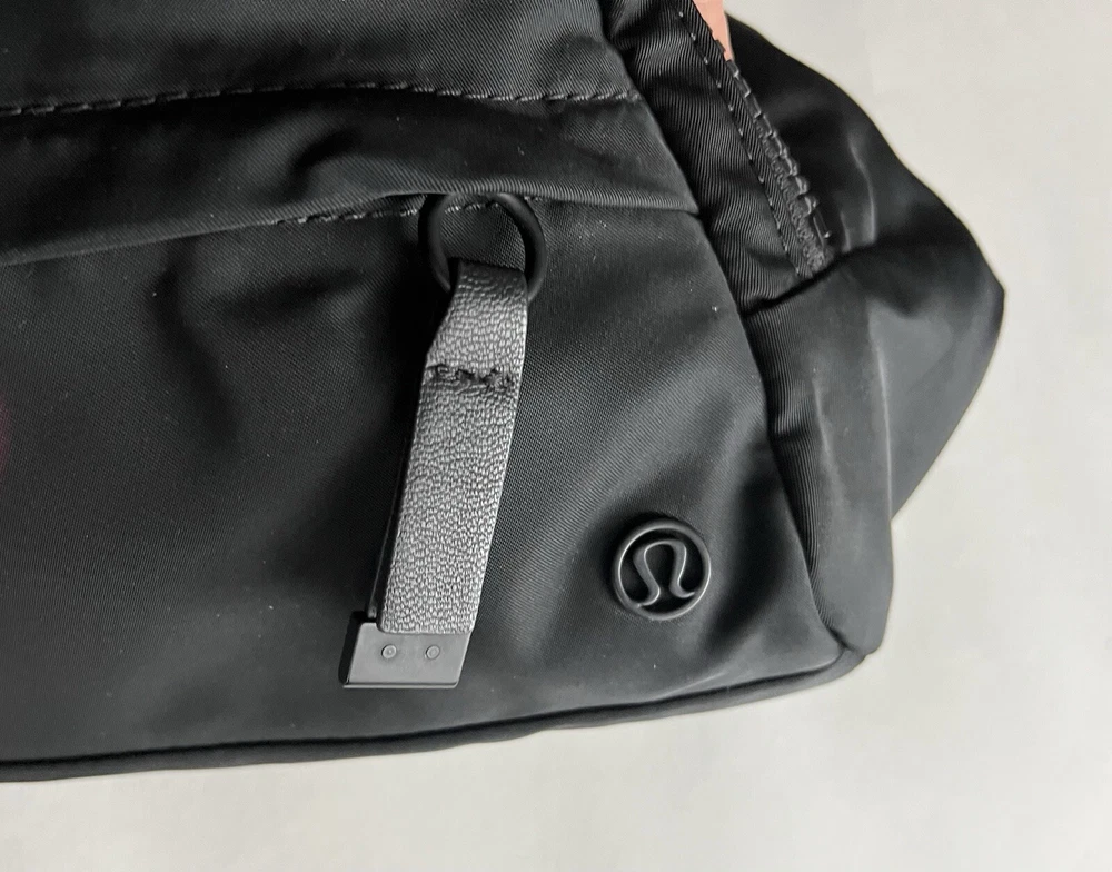 lululemon Everywhere Belt Bag in sleek black