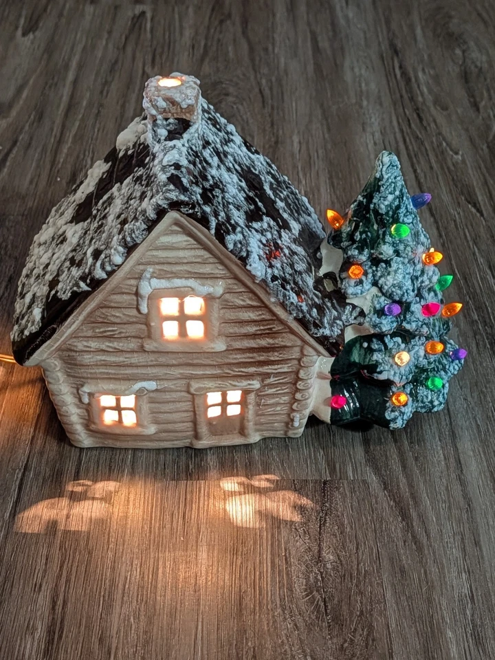 VTG Trim 'n Glo Lighted Christmas Mountain Tree House Cabin Marcia & Extra Bulbs - Image 4 of 4