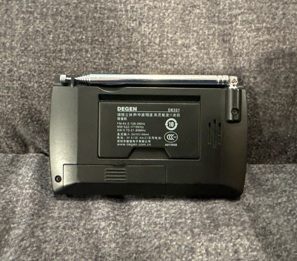 ¡Receptor de radio mundial sintetizado de doble conversión Degen DE 321! ~ ¡Funciona muy bien! Foto 3 de 4