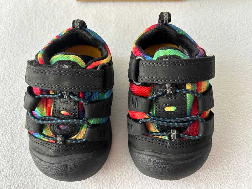 Keen 学步儿童鞋 Newport 黑色领带染料 4 码全新 — 第 4/4 张图片