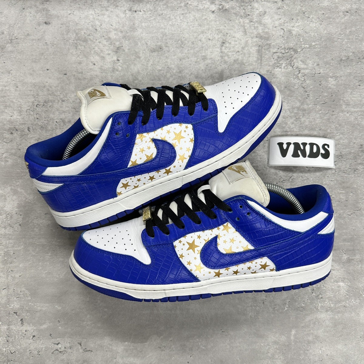 nike sb dunk low supreme stars hyper royal